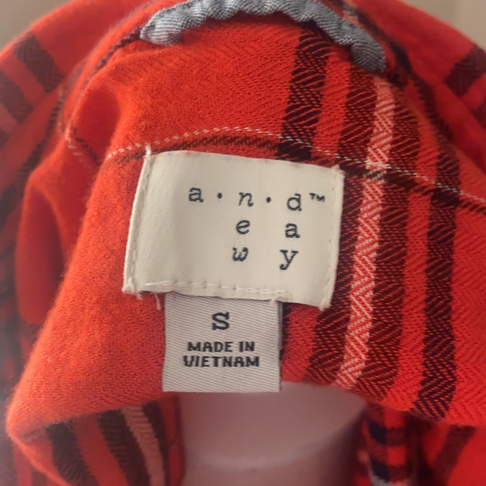 🍁Hello Fall 🍁 Soft Linen Button Down Flannel 🍁 - Picture 5 of 9